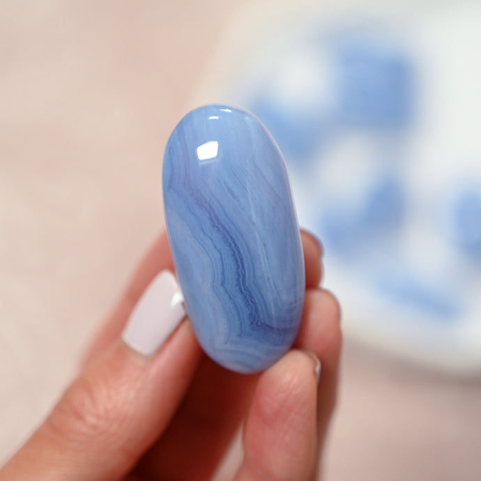 extra high-grade blue lace agate | palm stone g