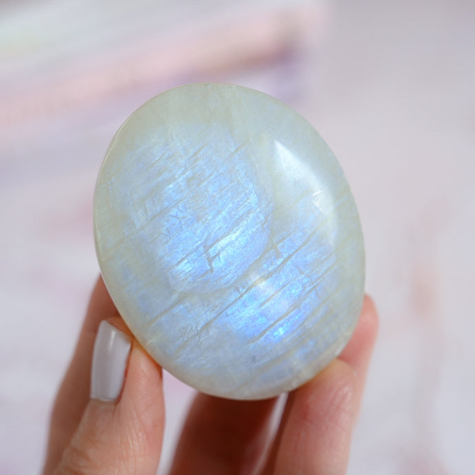 extra flashy white moonstone | palm stone H