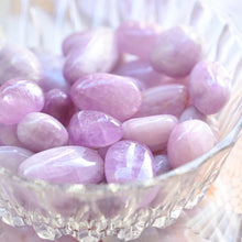 Load image into Gallery viewer, kunzite tumble stones