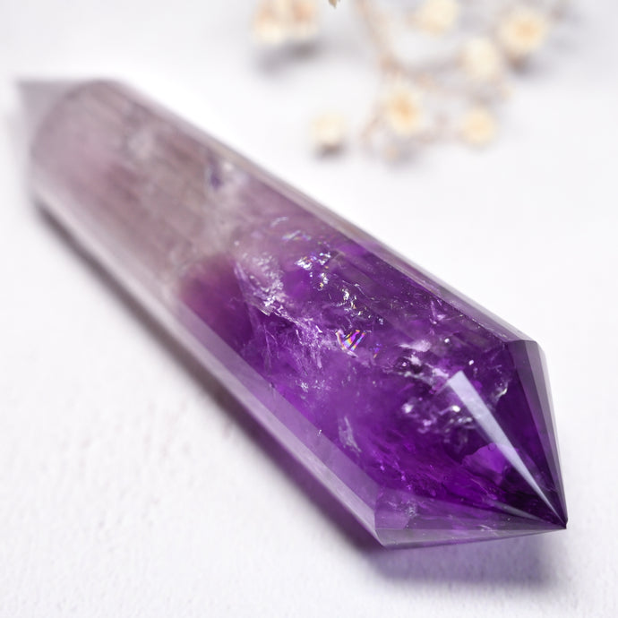 phantom amethyst vogel-style wand with hollandite inclusions (24-sided)