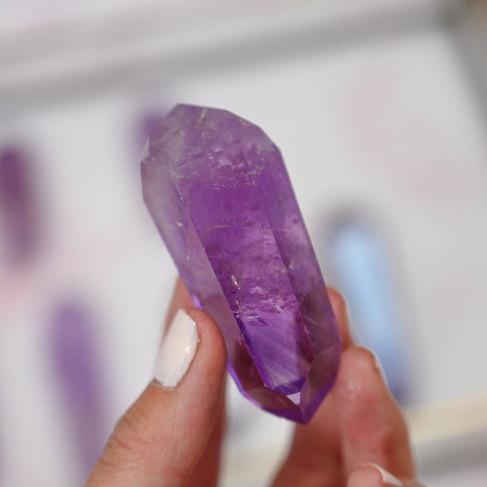 amethyst with phantoms and rainbows | DT point d